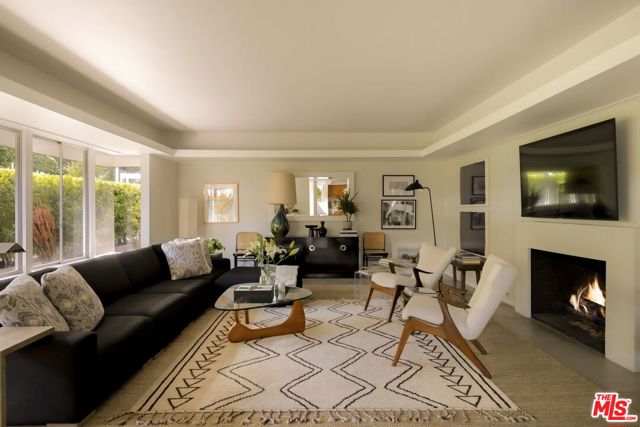 2246 Chelan Place, Los Angeles CA: https://media.crmls.org/mediaz/b1ad4cf6-0fc1-4225-b0ed-6f2627274009.jpg
