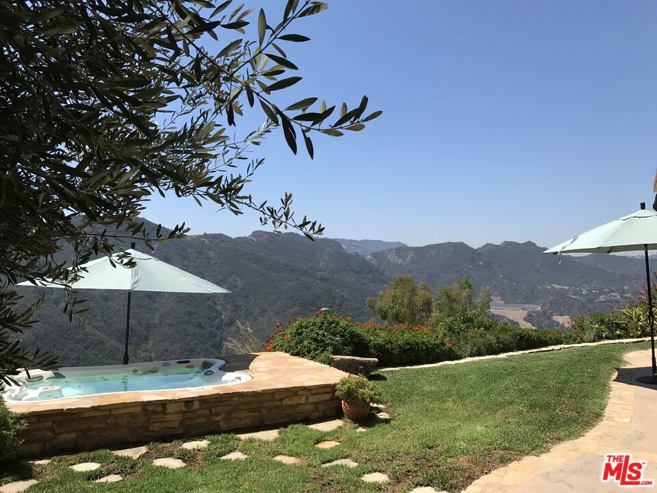 https://media.crmls.org/mediaz/b1add157-68b9-4367-948e-04bc2cc5d94b.jpg?preset=X-Large