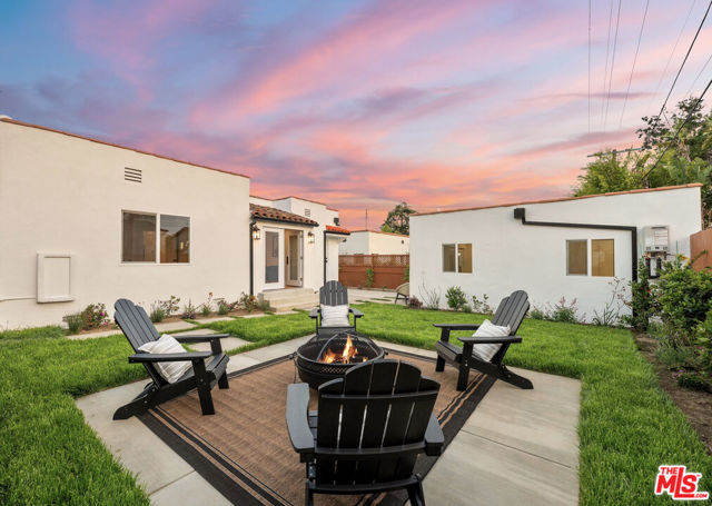1237 S Curson Avenue, Los Angeles CA: https://media.crmls.org/mediaz/b1addadb-22e0-4407-be8b-4470d6df051d.jpg