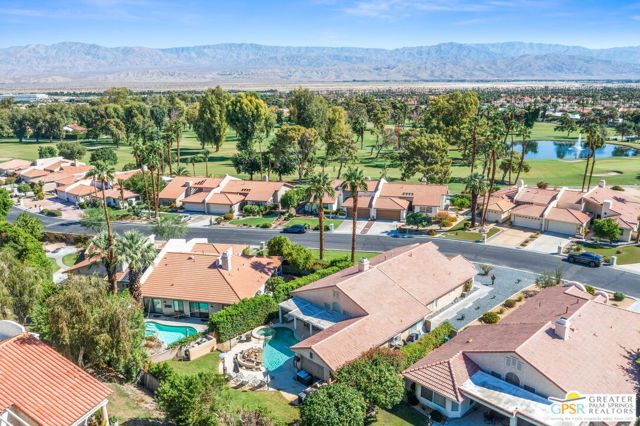 39141 Sweetwater Drive, Palm Desert CA: https://media.crmls.org/mediaz/b1ae6611-c567-4d9d-8a0f-4f29cac89799.jpg