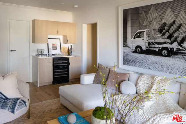 1233 N Laurel Avenue, West Hollywood CA: https://media.crmls.org/mediaz/b1ae8358-8d42-4a0a-b6d0-1e44075e43a1.jpg