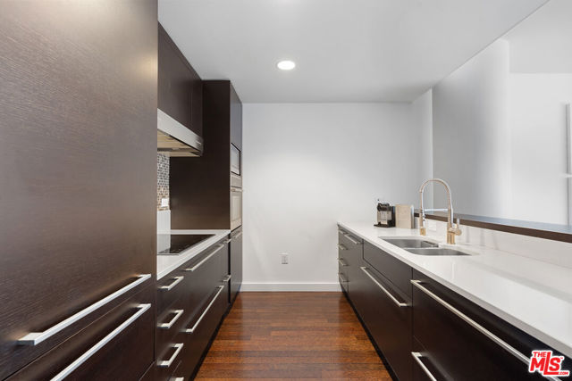 6250 Hollywood Boulevard, Los Angeles CA: https://media.crmls.org/mediaz/b1ae8996-d118-4bcd-92f1-a42392b6dd17.jpg