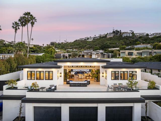 2365 Via Siena, La Jolla CA: https://media.crmls.org/mediaz/b1aebf27-20dd-48f7-bc54-34b246736c7e.jpg