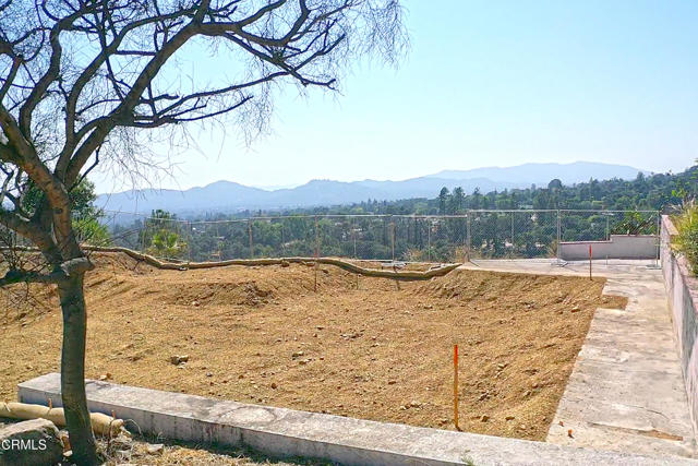 3017 Zane Grey Terrace, Altadena CA: https://media.crmls.org/mediaz/b1b092aa-5c31-4965-8b2c-a95332d7406d.jpg