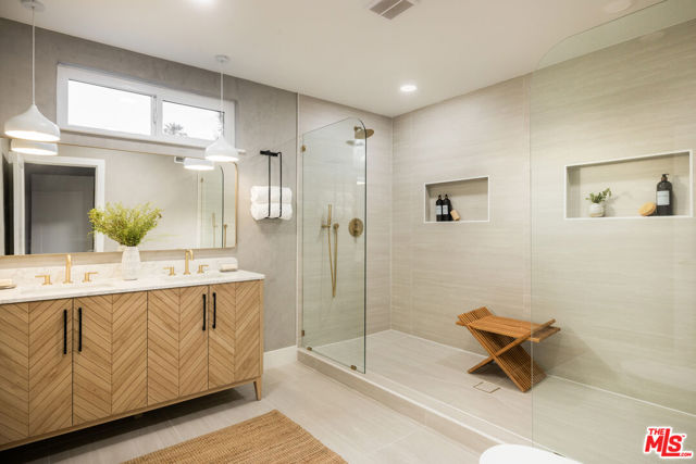 24211 Caris Street, Woodland Hills CA: https://media.crmls.org/mediaz/b1b0b04d-087b-4cb5-b3c1-611a63181632.jpg