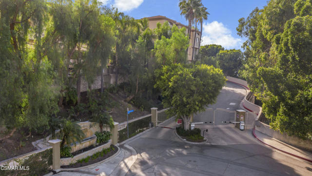 5200 Premiere Hills Circle, Woodland Hills CA: https://media.crmls.org/mediaz/b1b0c2d1-341b-4831-b55f-a1f823cdeb37.jpg