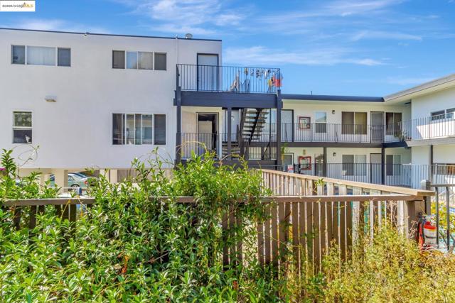 1626 Dwight Way, Berkeley CA: https://media.crmls.org/mediaz/b1b10673-b79d-4def-80ef-589b9581314a.jpg