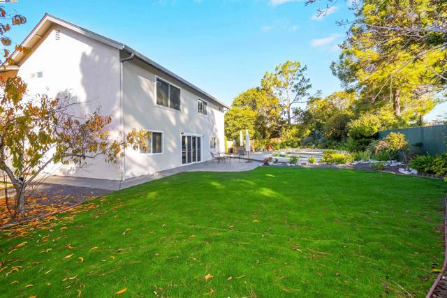 3608 Siskiyou Ct, Hayward CA: https://media.crmls.org/mediaz/b1b18ed3-6dce-4ff9-a1ab-5e4293033b0b.jpg