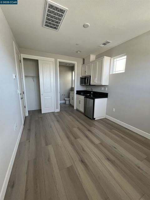 1406 Cobblestone Drive, Pittsburg CA: https://media.crmls.org/mediaz/b1b1ea88-840d-4288-8efc-9bc23cbde094.jpg