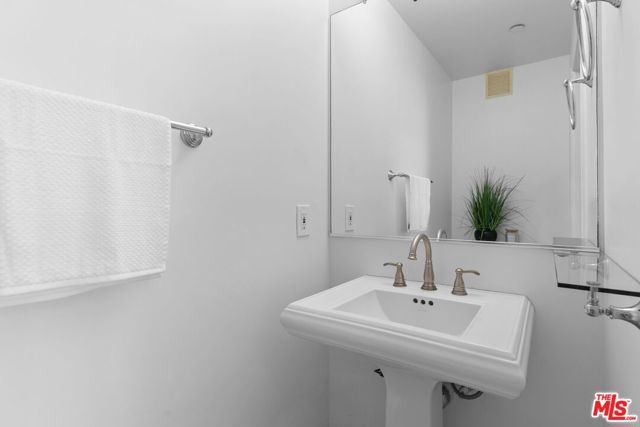 11840 Rowles Court, Los Angeles CA: https://media.crmls.org/mediaz/b1b21b02-6f50-4f02-97f6-e952a0a271b4.jpg