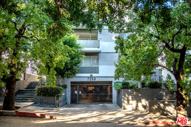 7259 Hillside Avenue, Los Angeles CA: https://media.crmls.org/mediaz/b1b34b71-a7ae-4826-9240-52a66c8c5c26.jpg