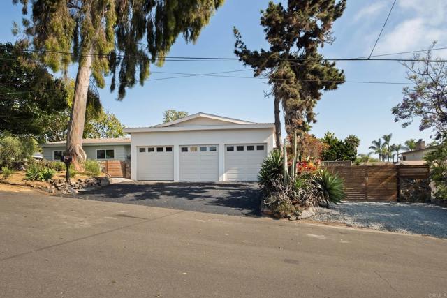 835 Cathy Lane, Cardiff by the Sea CA: https://media.crmls.org/mediaz/b1b43668-3066-413d-a7f8-94deddb2156a.jpg