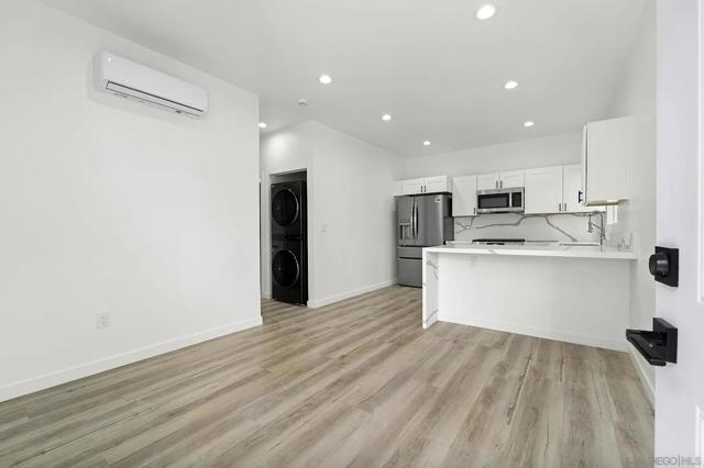 7229 Mohawk St, San Diego CA: https://media.crmls.org/mediaz/b1b4570d-2008-47d6-ab96-30250cce85dc.jpg