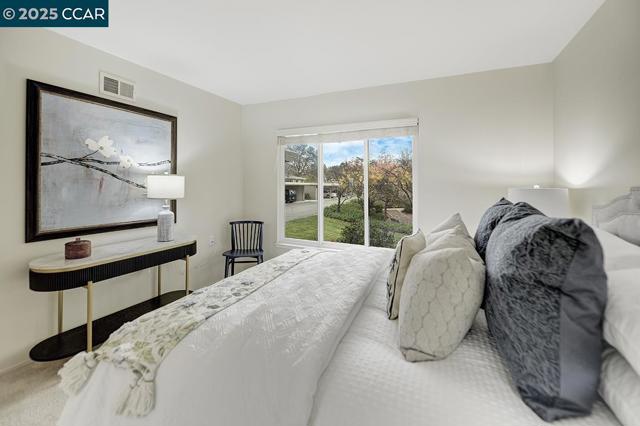 2900 Tice Creek Dr, Walnut Creek CA: https://media.crmls.org/mediaz/b1b49224-f08d-4ed5-878a-cb756c542d9a.jpg