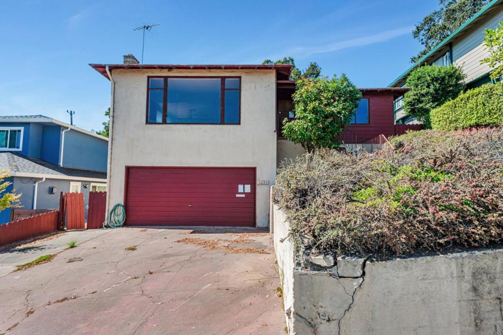 2224 Ensenada Way