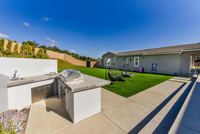 6981 Shadow Wood Drive, Moorpark CA: https://media.crmls.org/mediaz/b1b52a81-4525-486a-a53a-67eaa00e9a6e.jpg