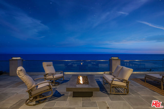 18074 Coastline Drive, Malibu CA: https://media.crmls.org/mediaz/b1b57037-d057-4e01-a742-a74574916a74.jpg