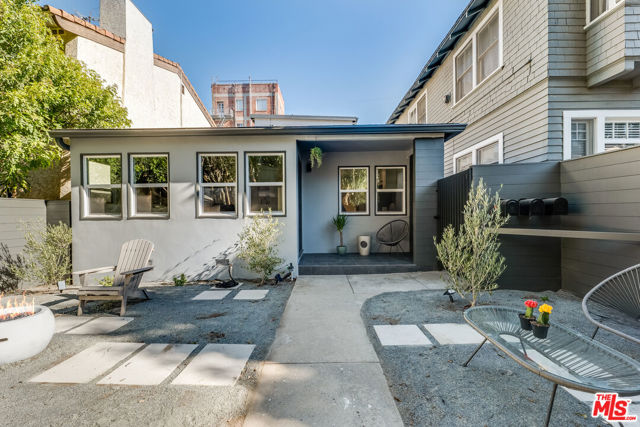 24 20th Avenue, Venice CA: https://media.crmls.org/mediaz/b1b5df7c-9183-451b-a107-474114e2635a.jpg