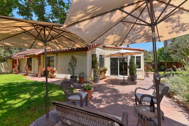 7020 Snapdragon Dr, Carlsbad CA: https://media.crmls.org/mediaz/b1b5f7f1-63b5-45c3-a5e1-50a97fd5ff8b.jpg