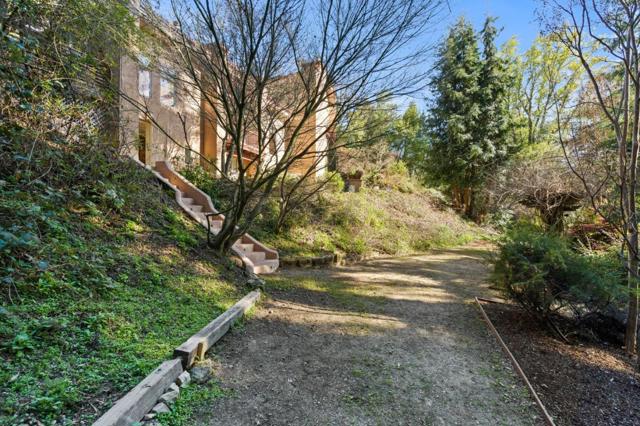 23185 Old Santa Cruz Highway, Los Gatos CA: https://media.crmls.org/mediaz/b1b6464d-2cea-4cd5-b357-97b42566fc6e.jpg