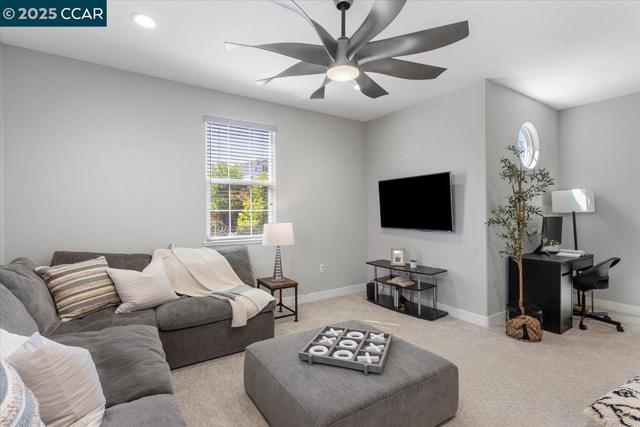 17691 Whisper Ln, Castro Valley CA: https://media.crmls.org/mediaz/b1b68505-cf08-43f0-90bc-269cb92b04a2.jpg