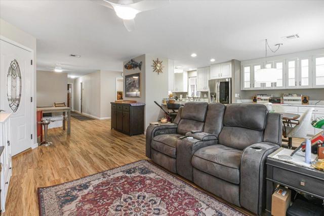 39564 Ciega Creek Drive, Palm Desert CA: https://media.crmls.org/mediaz/b1b6b4a7-1c1d-4f4b-b307-e4b25e8928e9.jpg