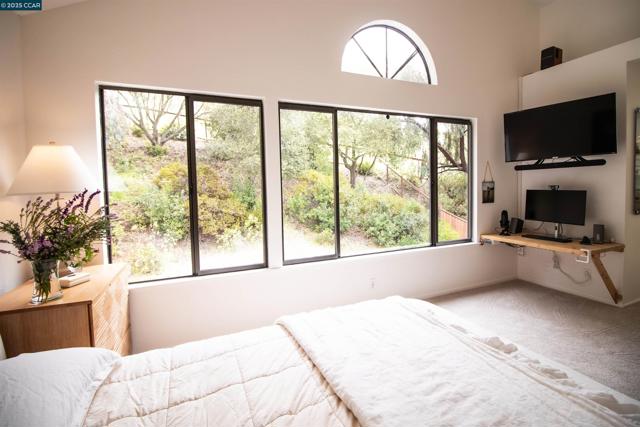 176 Newcastle Drive, Vallejo CA: https://media.crmls.org/mediaz/b1b6ee03-bd24-4409-8753-154b9ce9eb12.jpg