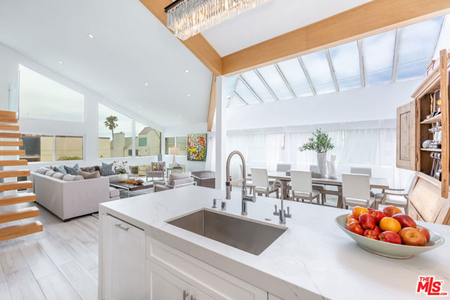 18 Union Jack Street, Marina del Rey CA: https://media.crmls.org/mediaz/b1b7772b-2672-4c19-94ed-8ef12c9cf4ac.jpg