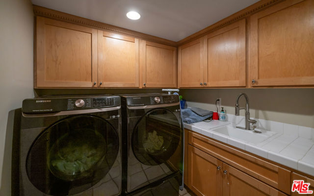 4115 Roma Court, Marina del Rey CA: https://media.crmls.org/mediaz/b1b7c4fa-0d16-4c29-b4b8-b304d4ad0699.jpg