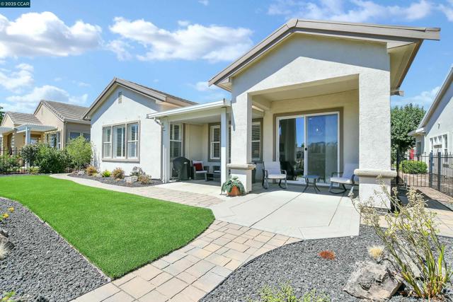 1820 Mariposa Way, Brentwood CA: https://media.crmls.org/mediaz/b1b7cb45-65d4-4366-bab1-bcaa371e671a.jpg