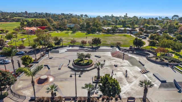 1007 Genie Ln, Cardiff by the Sea CA: https://media.crmls.org/mediaz/b1b7cdbd-6557-4b94-920d-87d82a54f6d4.jpg