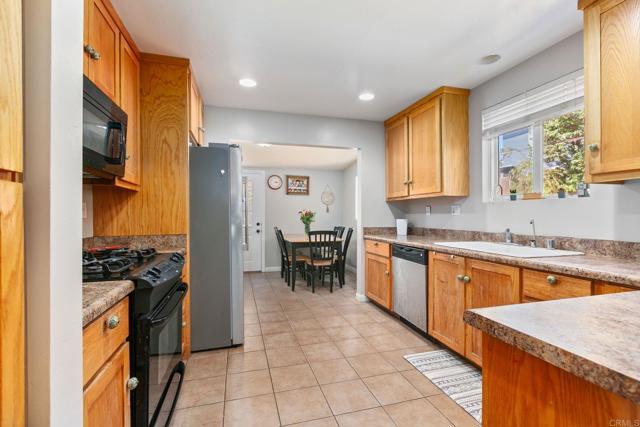 928 930 Osborne Street, Vista CA: https://media.crmls.org/mediaz/b1b81292-4a25-4bc4-9b8a-6562ec1f9f48.jpg