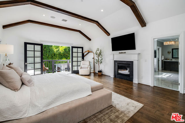4469 Stern Avenue, Sherman Oaks CA: https://media.crmls.org/mediaz/b1b84845-0b3a-4b04-8768-b75f53b68efa.jpg