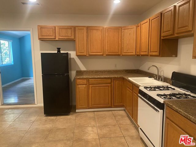Image 18 of 31 For 6648 Gaviota Avenue