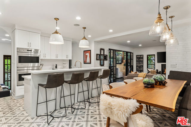 3159 Thatcher Avenue, Marina del Rey CA: https://media.crmls.org/mediaz/b1b91dd4-f7f4-4e5b-b518-99b2e64fdc39.jpg
