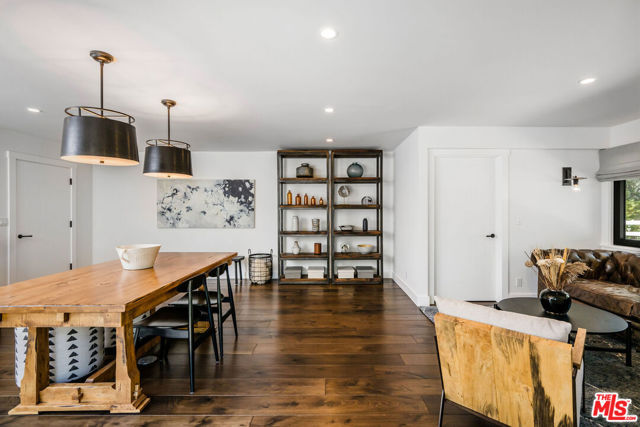 24884 Jim Bridger Road, Hidden Hills CA: https://media.crmls.org/mediaz/b1b93c55-7c48-4da8-bd2b-1186f5932ca5.jpg
