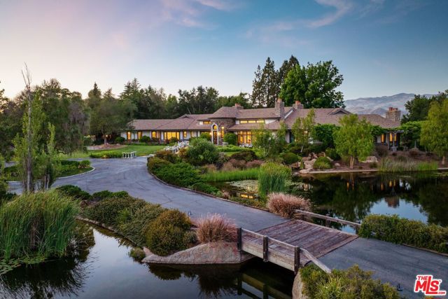 1430 Count Fleet Street, Santa Ynez CA: https://media.crmls.org/mediaz/b1b94f31-2bad-4888-b569-b1e1117944fd.jpg