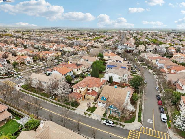 632 S Comunidad Street, Mountain House CA: https://media.crmls.org/mediaz/b1b9d9e2-645f-45b2-bba3-055cb96e5d9e.jpg
