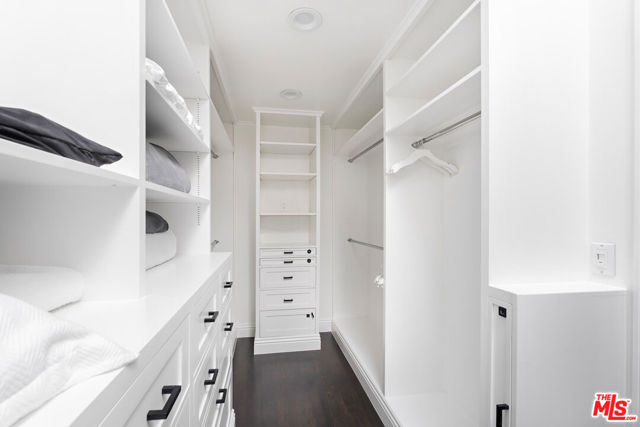 1110 N Beverly Glen Boulevard, Los Angeles CA: https://media.crmls.org/mediaz/b1b9dc85-b0fd-42a6-99b7-332e9fdaabea.jpg