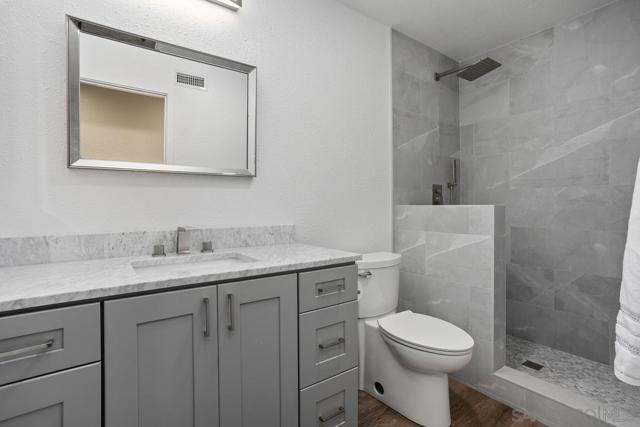2112 Park Dale Ln, Encinitas CA: https://media.crmls.org/mediaz/b1b9e363-acb9-4a92-85bd-ca6e70da37a3.jpg