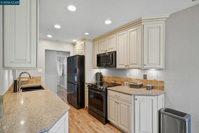 9025 Alcosta Blvd, San Ramon CA: https://media.crmls.org/mediaz/b1bc3214-2dac-41e2-946d-b64e20e6fcc5.jpg