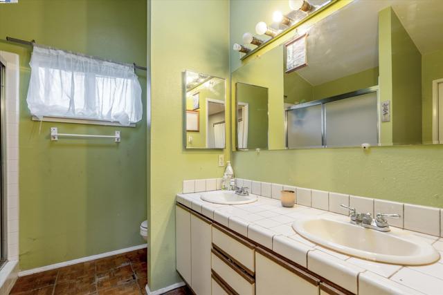 Image 14 of 23 For 22967 Maud Ave