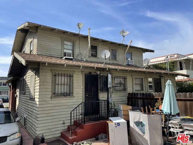 1920 S Rimpau Boulevard, Los Angeles CA: https://media.crmls.org/mediaz/b1bc6513-2baa-4990-9525-871af864e40a.jpg