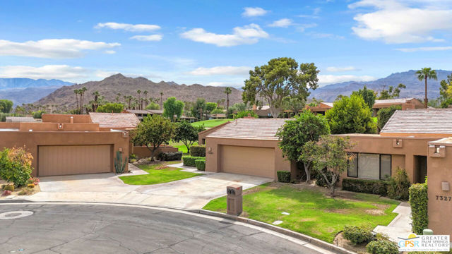 73283 Phoebe Court, Palm Desert CA: https://media.crmls.org/mediaz/b1bc93cc-782d-4863-9f3b-ed18f5c4d680.jpg