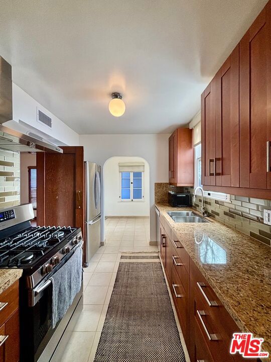 2439 West Silver Lake Drive, Los Angeles CA: https://media.crmls.org/mediaz/b1bcb3eb-0f14-463e-9545-59a4032cbf77.jpg