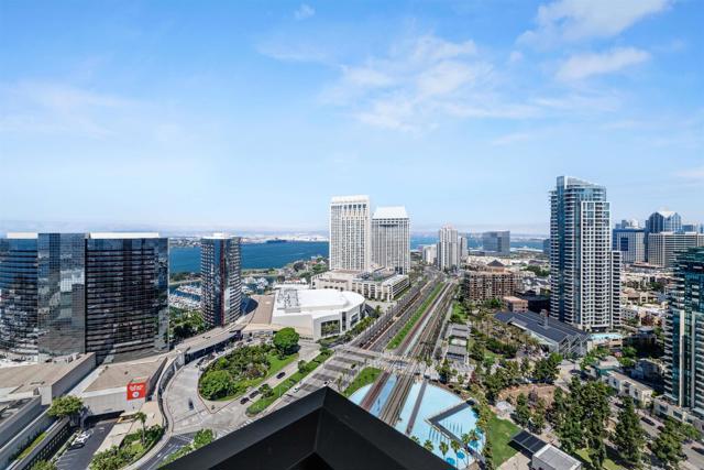100 Harbor Drive, San Diego CA: https://media.crmls.org/mediaz/b1bcf803-af94-49cd-846e-53d808d267e9.jpg