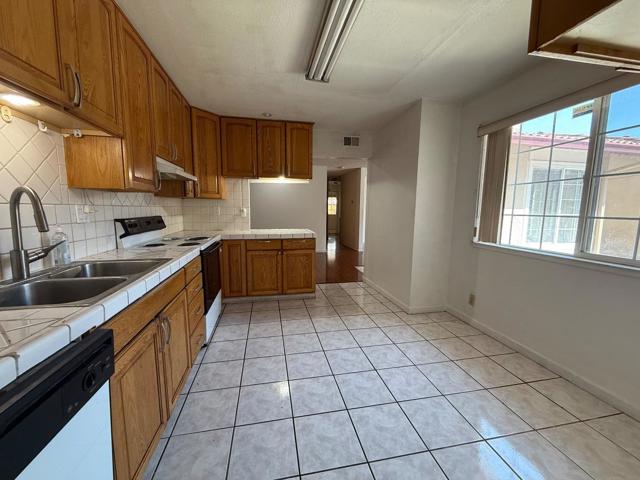 835 Saraband Way, San Jose CA: https://media.crmls.org/mediaz/b1bd8861-f746-47cf-a0d8-9ec7ad12700a.jpg