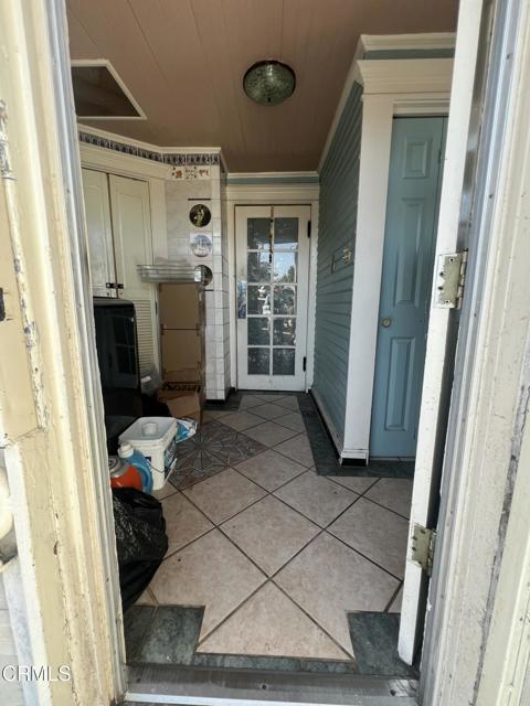 1324 Volney Drive, Los Angeles CA: https://media.crmls.org/mediaz/b1bda135-48c5-4510-8b3d-c6e8a6de6427.jpg