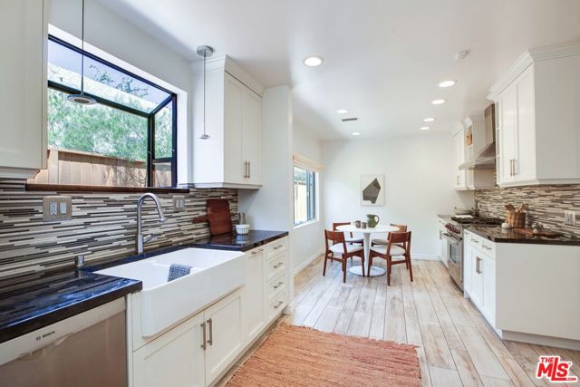 1900 N Serrano Avenue, Los Angeles CA: https://media.crmls.org/mediaz/b1bddcd5-5de9-410d-941b-12eee8686301.jpg