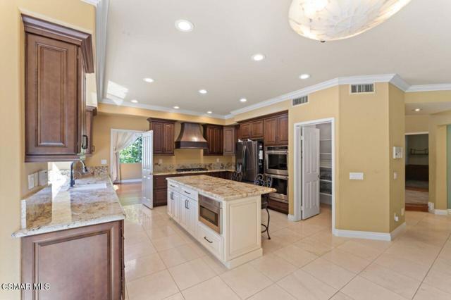 64 Highland Road, Simi Valley CA: https://media.crmls.org/mediaz/b1bdde42-d78b-4e5f-b4e0-bead7a694342.jpg